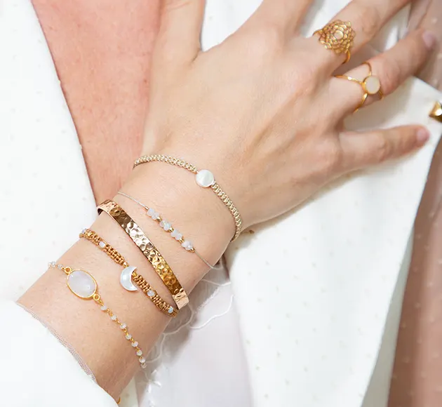 Architecting elegant hand adornments